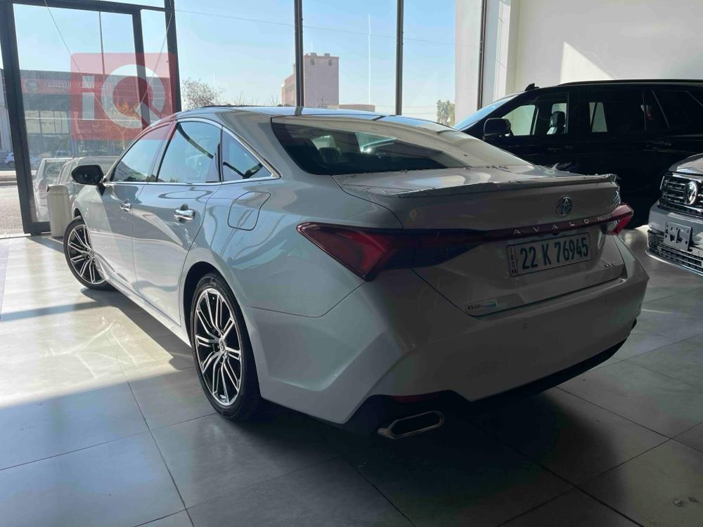 تويوتا أفالون